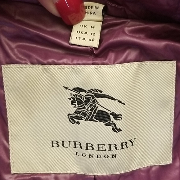 NOTABLE DISTINCTION❣️BURBERRY JACKET. Price Firm - Picture 8 of 12
